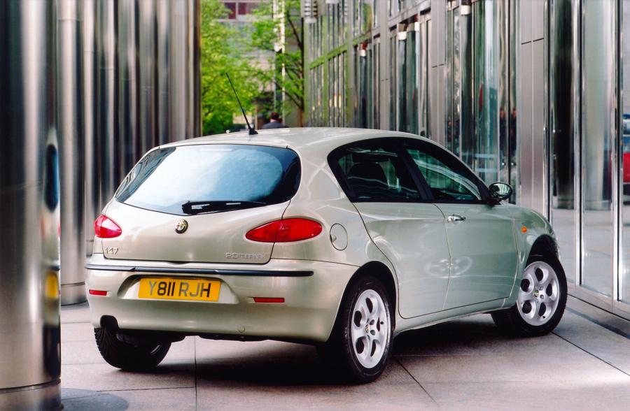  Alfa Romeo 147 5-Door (937B) 2001 года  (UK) (фото 10 из 12)